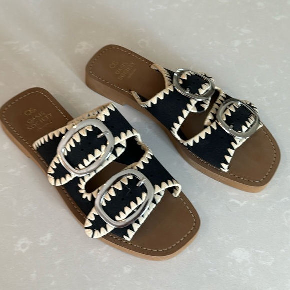 Oasis Society Tivoli Black Buckle Slide Faux Leather Sandal Size 6.5 NWT - Picture 3 of 11